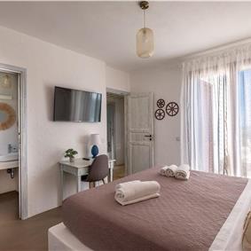 4 bedroom villa with infinity pool, Alcamo, sleeps 6-8